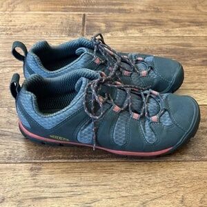 Keen Haven CNX Cross-Training Shoes in Gargoyle / Hot Coral Women’s Size 7